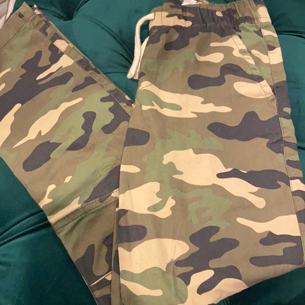 Boys size 10 camouflage cargo pants
